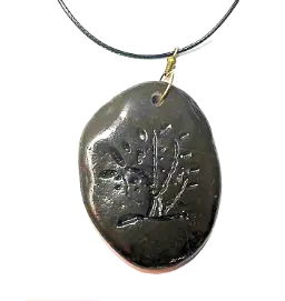 ce galet magnétisé pour guérir vous équilibrera votre taux vibratoire énergétique en cas de douleurs Symbole de la protection, lié à la vie éternelle. Pour la paix et l'harmonie.